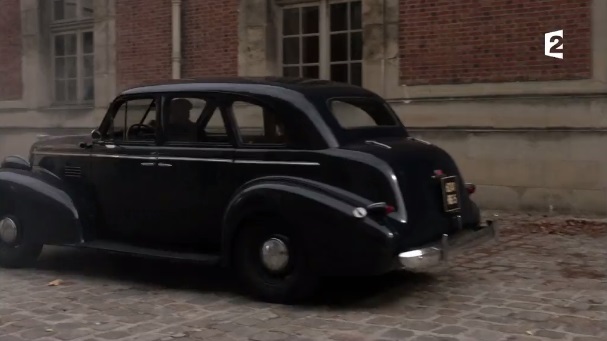 1939 Pontiac De Luxe Touring Sedan [2619]