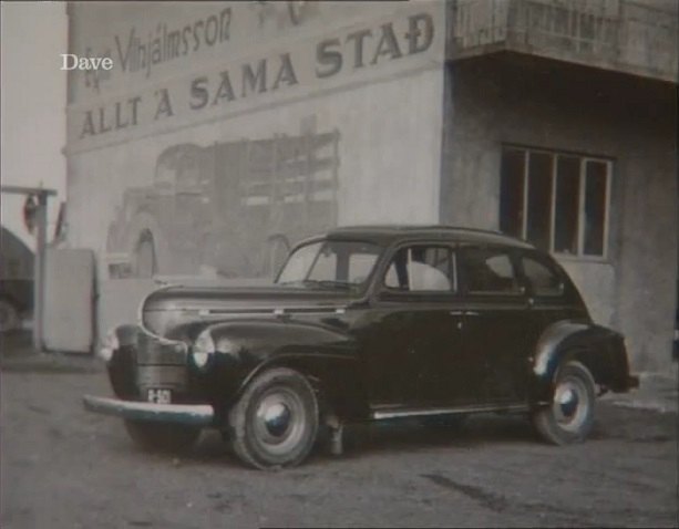 1940 Dodge Luxury Liner Special Four-Door Sedan [D-17]