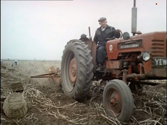 1960 International Harvester B-275