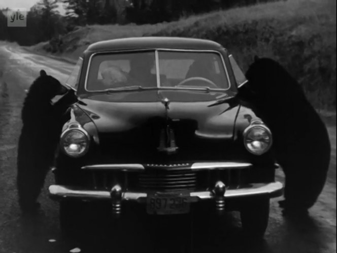 1947 Studebaker Champion Regal Deluxe 4-door Sedan [6G-W5]