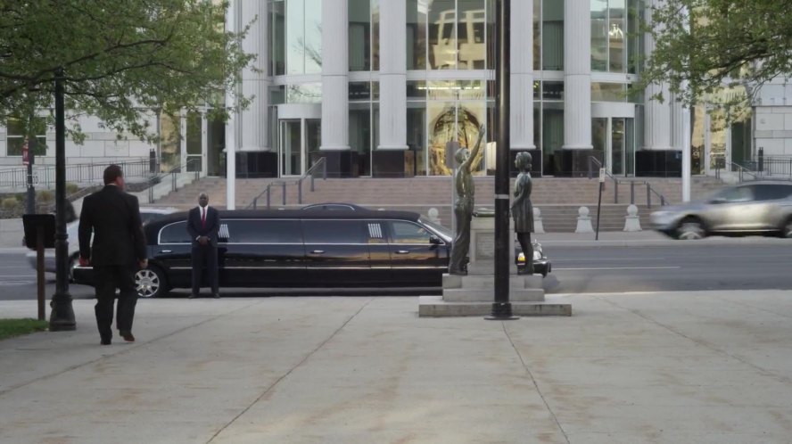 2006 Lincoln Town Car Stretched Limousine