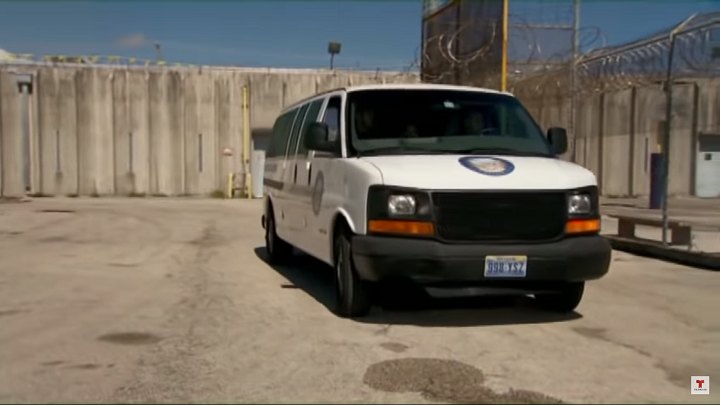 2003 Chevrolet Express [GMT610]