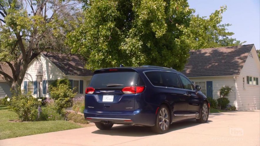 2017 Chrysler Pacifica Limited [RU]