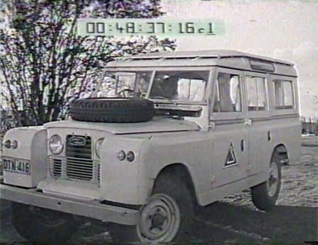 Land-Rover 109'' Series II Station Wagon