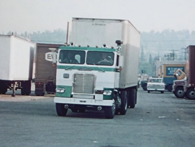 White-Freightliner WFT-6342T