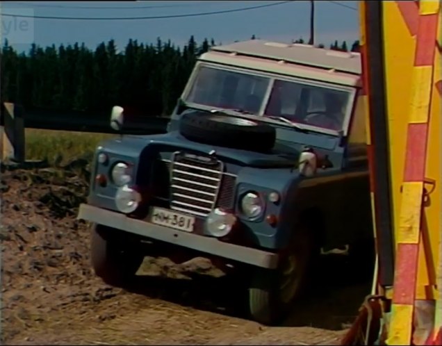 Land-Rover 109'' Series III Station Wagon