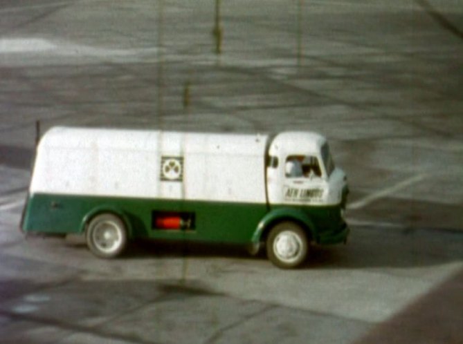 1953 Karrier Gamecock 3-4 ton tanker [E]