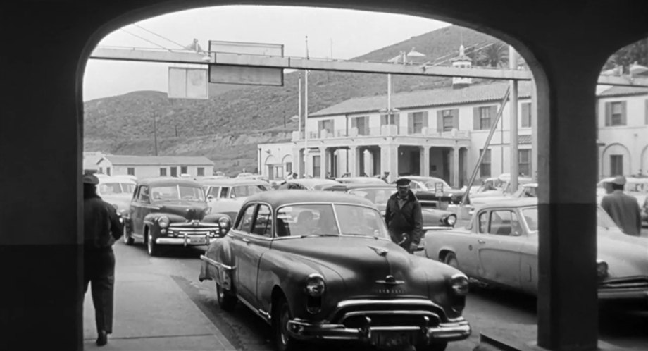 1949 Oldsmobile 98 Futuramic 4-door Sedan [3869D]