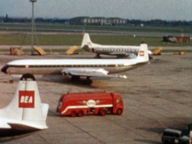 Foden S20 Esso airport fuel tanker