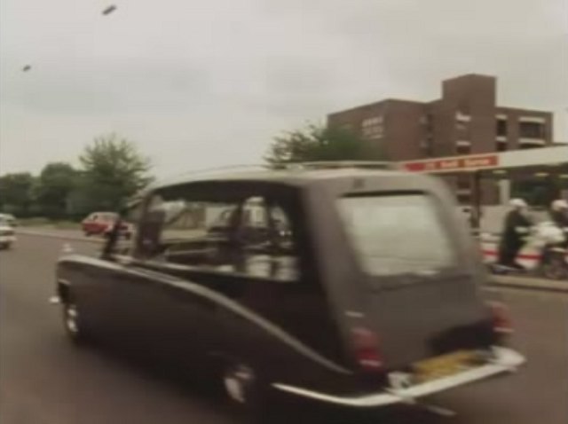 1968 Daimler Hearse Startin [DS420]