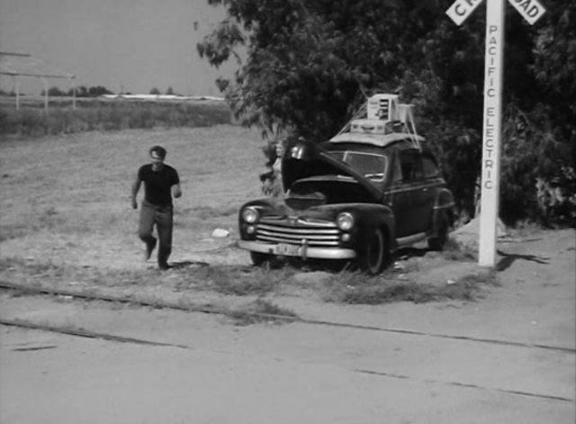 1947 Ford Super De Luxe Tudor Sedan [70B]