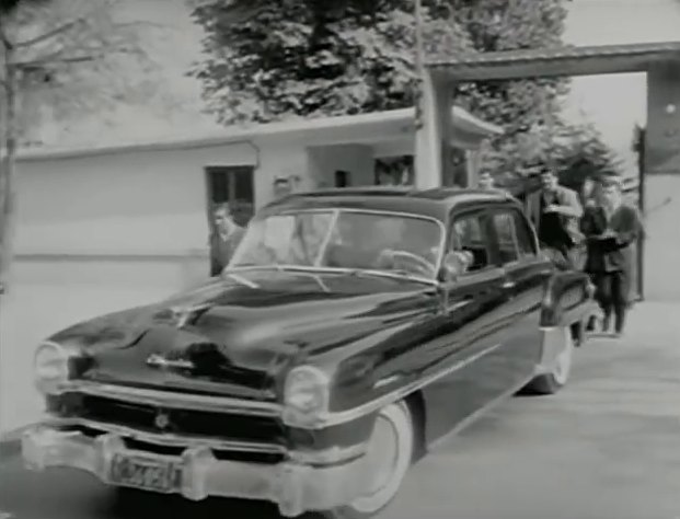 1951 Chrysler Windsor De Luxe Six-Passenger Sedan [C-51-2]