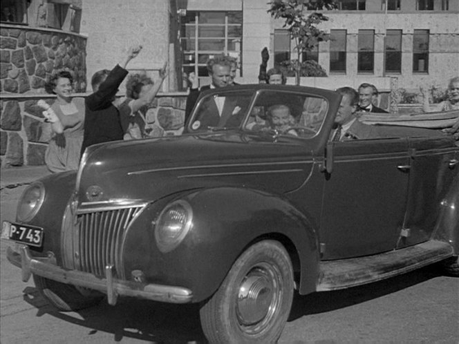 1939 Ford V8 De Luxe Convertible Sedan [91A]