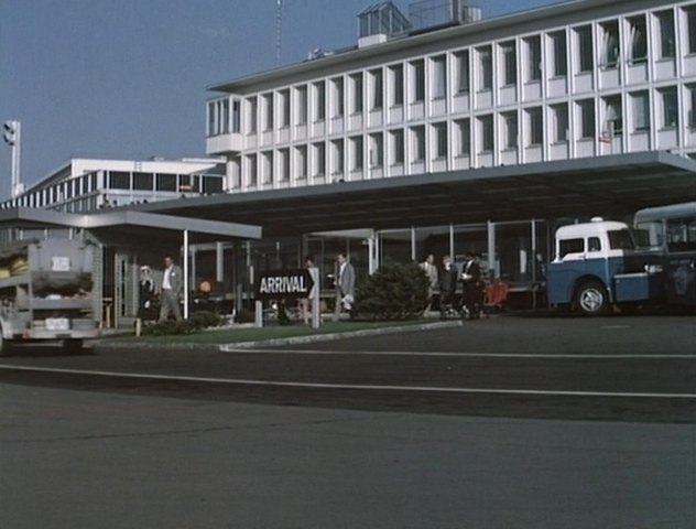 1963 Ford C-700 Airport apron bus