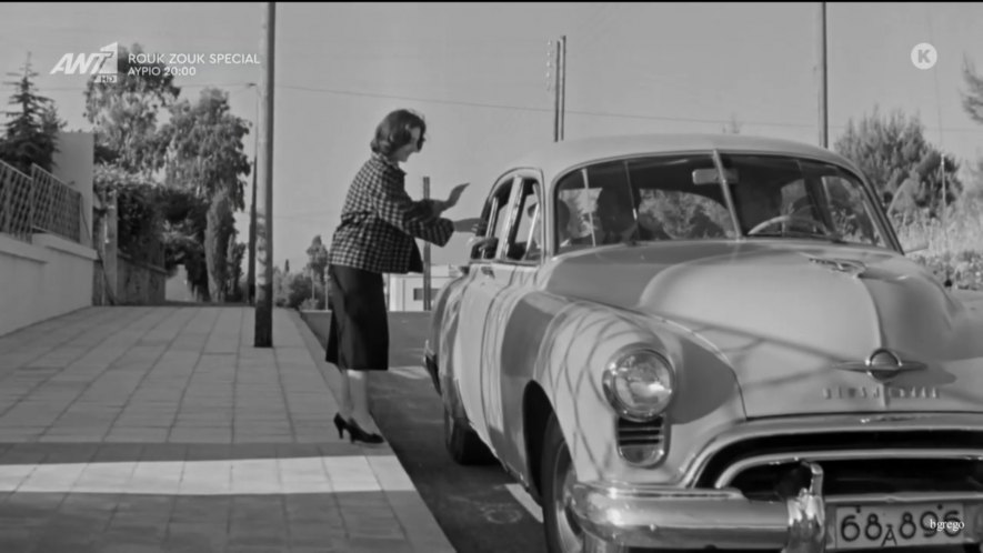 1949 Oldsmobile 98 Futuramic De Luxe 4-door Sedan [3869D]