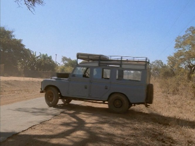 Land-Rover 109'' Series III Station Wagon