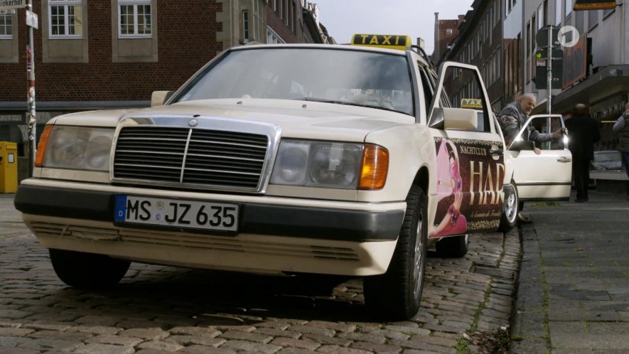 1990 Mercedes-Benz 230 TE [S124]