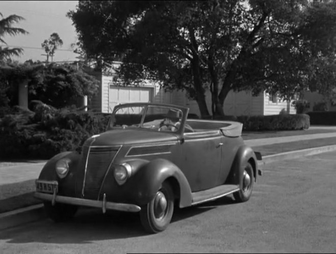 1937 Ford V8 De Luxe Convertible Coupe [78]