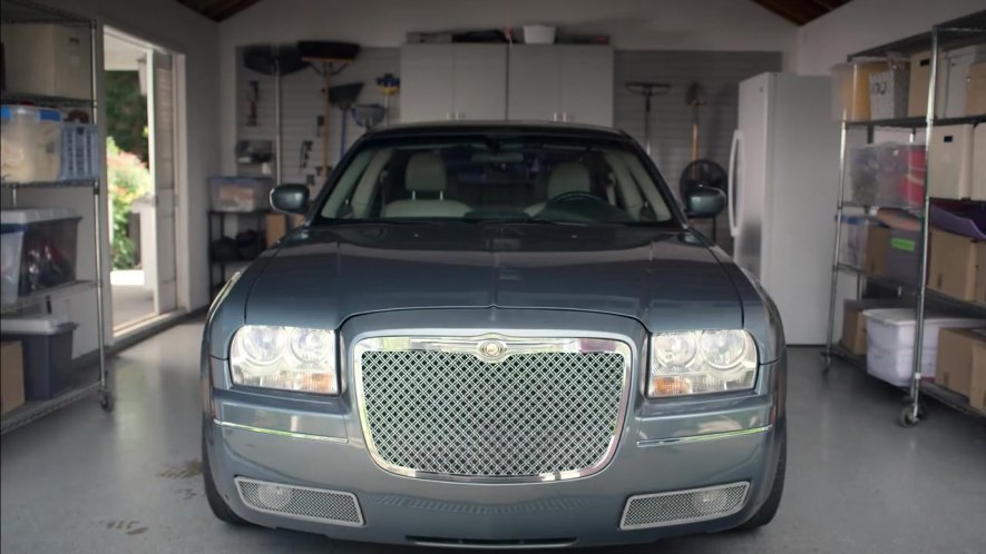 2005 Chrysler 300 [LX]