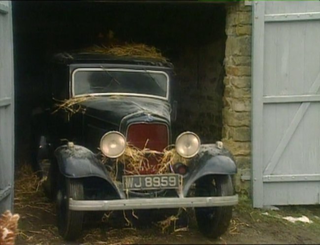 1934 Ford Model BF Fourteen Saloon de Luxe