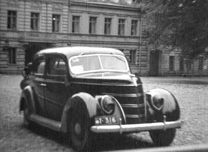 1938 Ford V8 Standard Fordor Sedan [822A]