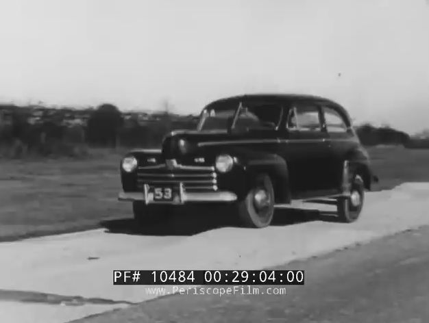 1946 Ford Super De Luxe Tudor Sedan [69A-70B]