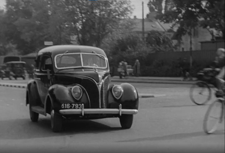 1938 Ford V8 De Luxe Fordor Sedan [81A]