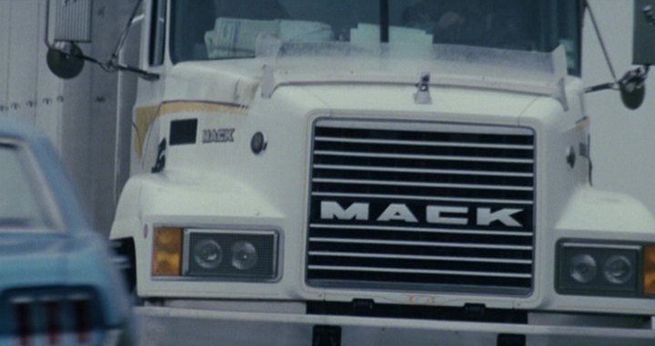 Mack CH 613