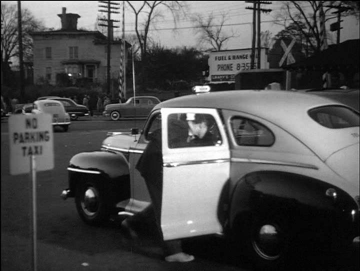 1946 Plymouth De Luxe 4-door Sedan [P-15]