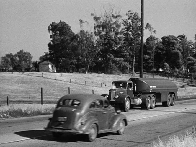 1937 Plymouth De Luxe Touring Sedan [P-4]