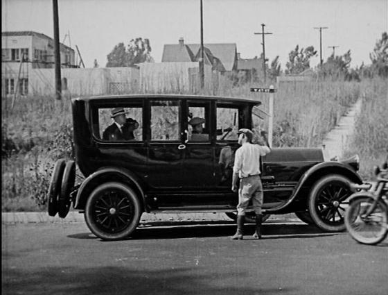 1916 Pierce-Arrow Model 47 66 hp Vestibule Suburban [18A]