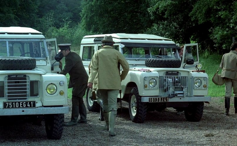 Land-Rover 109'' Series III Station Wagon Safari