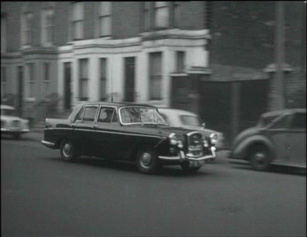 1946 Daimler 2½ Litre Barker Drophead Coupé [DB18]