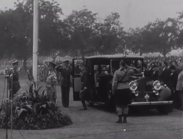 Rolls-Royce Phantom III Limousine by Hooper before 1950s body modification [3AZ47]