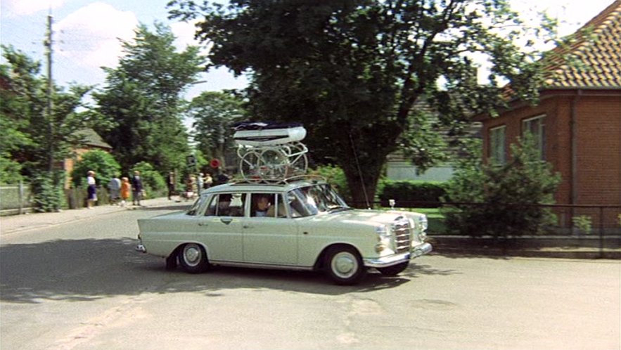 1966 Mercedes-Benz 200 [W110]