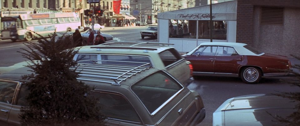 1969 Oldsmobile Delta 88 Custom Holiday Sedan