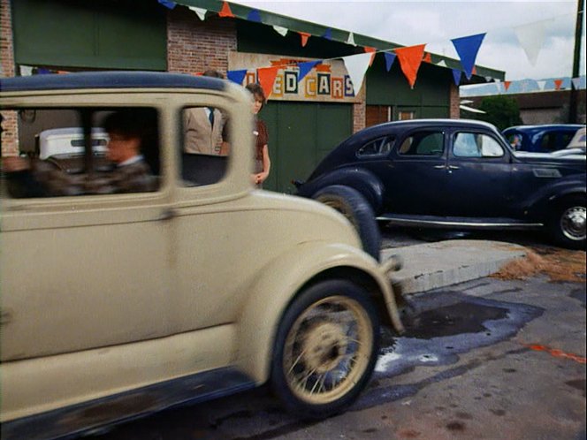 1937 Lincoln Zephyr Sedan [HB-730]