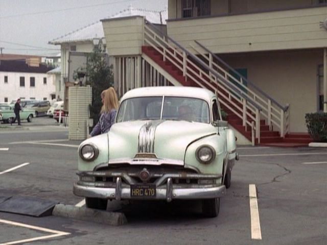 1952 Pontiac Chieftain De Luxe Four-Door Sedan [2569D]