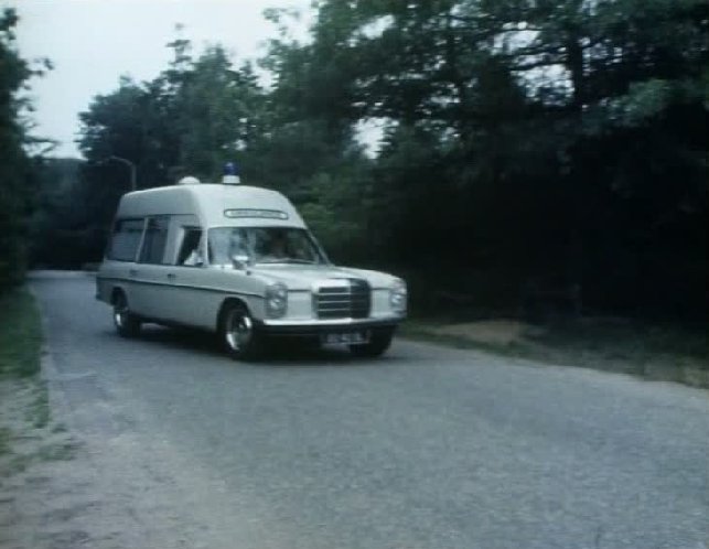 1971 Mercedes-Benz 220 D Ambulance Binz Europ 1200 L [W115]