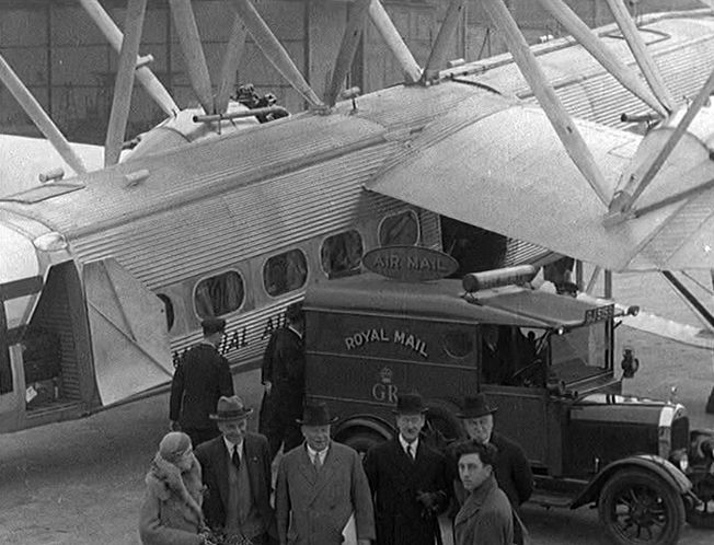 1930 Morris Light Van 8 cwt 'Snubnose' Royal Mail Airmail