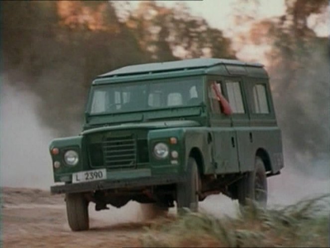 Land-Rover 109'' Series III Station Wagon