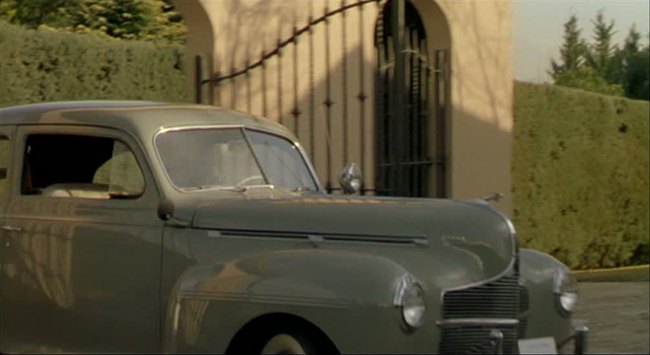 1940 Dodge Luxury Liner Special [D-17]