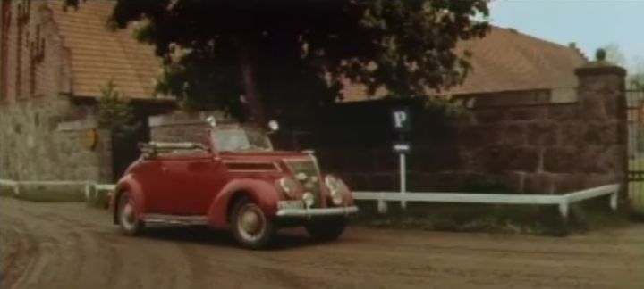 1937 Ford V8 De Luxe Convertible Coupe [78]