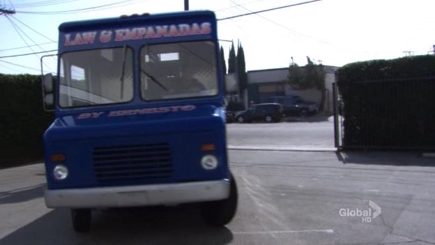 1985 Grumman-Olson Kurbmaster on GMC chassis [P-30]