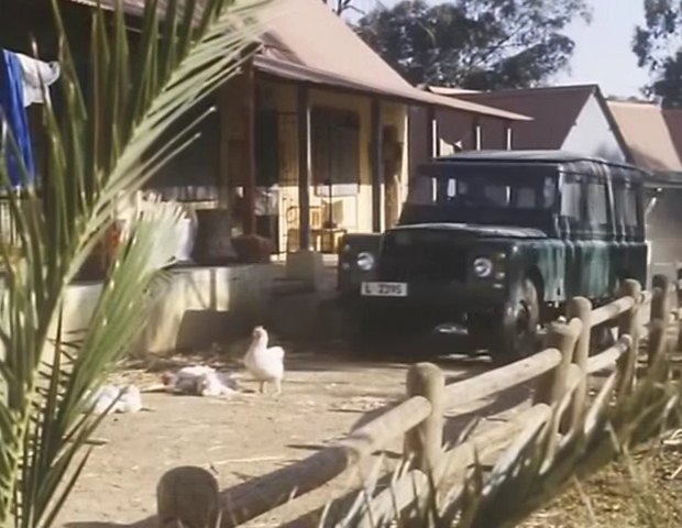 Land-Rover 109'' Series III Station Wagon