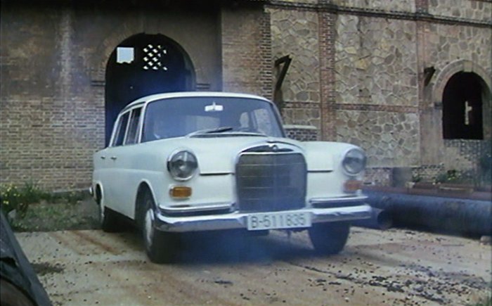 1966 Mercedes-Benz 200 [W110]