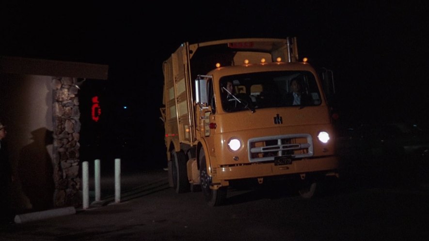 International Harvester VCOF-190 Leach Refuse Truck