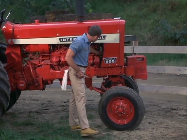 International Harvester Farmall 656