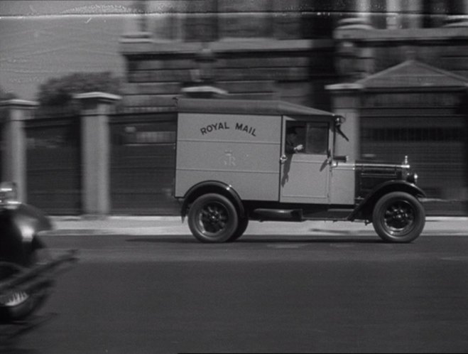 Morris-Commercial 10-12 cwt Van Royal Mail [L-Type]