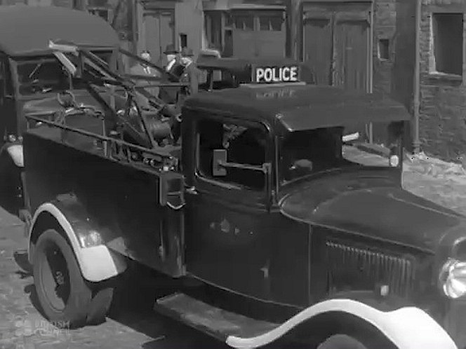 1932 Bedford WHG 2-Ton London Metropolitan Police Recovery Vehicle